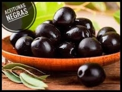 Aceitunas negras con carozo x 100grs