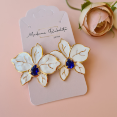 Brinco Orquídea Zirconia branco com azul • 3.5cm - comprar online