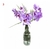 Arranjo com lindas orquideas phalianopoles lilás no vaso de vidro. Um presente muito especial para pessoas queridas.