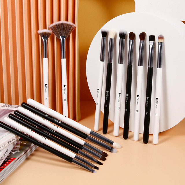 PANDA 16 - 16 in 1 Makeup Brushes Set - GLOW STORE