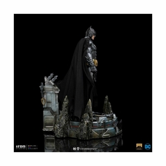Batman Unleashed Deluxe - DC Comics - Art Scale 1/10 - Iron Studios - Camuflado Toys