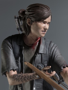 Ellie The Last of Us Part II with Bow Figure Dark Horse - Camuflado Toys