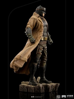 Batman Knightmare - Zack Snyder's Justice League 1/10 - Iron Studios - Camuflado Toys