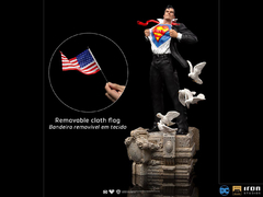 Clark Kent Deluxe - DC Comics - Art Scale 1/10 - Iron Studios na internet