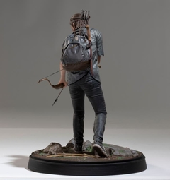 Ellie The Last of Us Part II with Bow Figure Dark Horse - comprar online