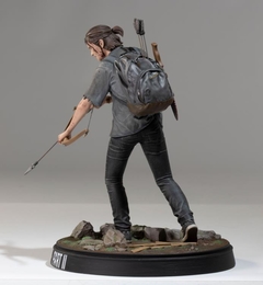 Ellie The Last of Us Part II with Bow Figure Dark Horse - Camuflado Toys