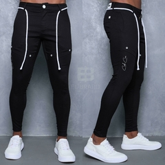 Calça Black ilhoes elastano codi