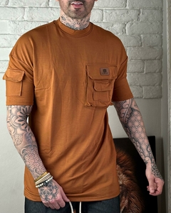 Camiseta Overfit com Elastano Gola Alta BROWN