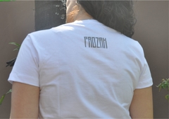 T-shirt Feminina PROZAK faces na internet