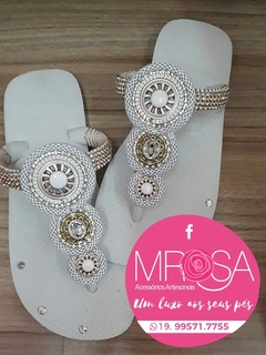 Chinelo em T Branco e Dourado