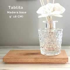 Tablita de madera con base en altura