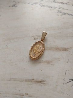 Dije Denoir Queen Ench. Oro 18k.