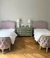 (JB) Dos camas Luis XV tapizadas en corderoy / 2 × 90 (para colchon de 180 × 90)
