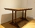 (JB) Mesa comedor madera roble lustrada con vidrio / 140 × 80 × 76