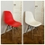 (ID) Dos sillas eames blanca y roja / 46,5 x 40 x 80/ 84