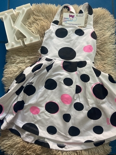 Vestido de bolinha fundo branco