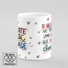 Caneca Chocolate E Muita Felicidades Corações na internet