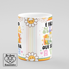 Caneca É Fazendo Merd@ Que Se Aduba A Vida - comprar online