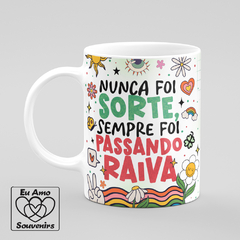 Caneca Nunca Foi Sorte Sempre Foi Passando Raiva - comprar online