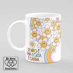 Caneca Se Não É Uma Coisa É Outra - comprar online