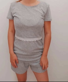 Pijama Maternal Grey Detalles en puntilla. Remera maternal + Short en internet