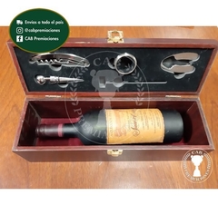 Set de vino y accesorios en estuche de madera personalizado