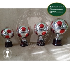 Trofeo Balón plata y rojo metálico en base de madera - Fútbol - Handball