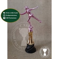 Trofeo Souvenir patín artístico patinadora fucsia c/col baja en BN