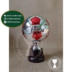 Trofeo Balón plata y rojo metálico en base de madera - Fútbol - Handball - comprar online