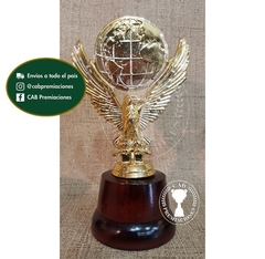 Trofeo Souvenir águila mundo standard en base de madera