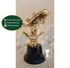 Trofeo Souvenir pesca dorado en BN