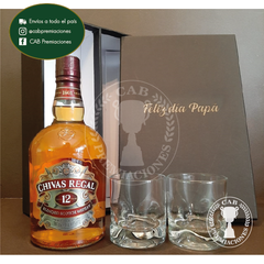 Estuche doble con Chivas Regal 12 años (1lt) y 2 vasos grabados