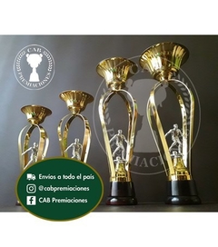 Trofeo metálico c/fig.plás. fútbol jugador plateado - Copa Crown