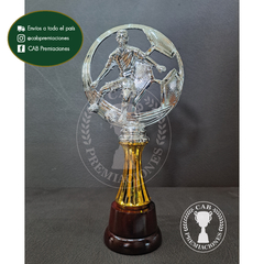 Trofeo Souvenir fútbol pelota calada plateada c/col baja en base madera