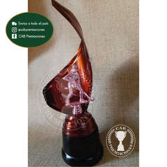 Trofeo metálico c/ figura hockey femenino jugadora fucsia plás. BM - Envolvente -