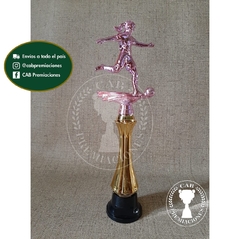 Trofeo Souvenir fútbol femenino alto fucsia c/col alta en BN