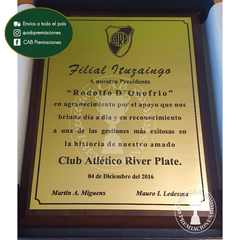 Plaqueta de madera con mtx dorado grabado láser