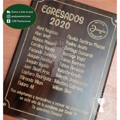 Plaqueta de madera personalizada con grabado láser y pintado manual en dorado