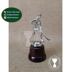 Trofeo Souvenir hockey femenino plateado en base de madera