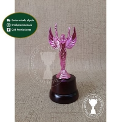 Trofeo Souvenir triunfo alado pequeño fucsia standard en base de madera