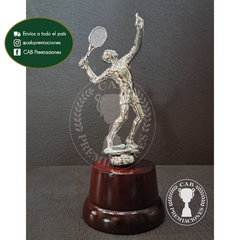 Trofeo souvenir tenis tennis masculino plateado en base madera