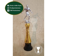 Trofeo Souvenir fútbol jugador plateado c/col alta en BN