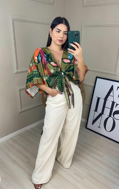 CROPPED KIMONO - HELLO, MARIA!  Lojas de Roupa Feminina - Blusas - Camisas - Shorts - T-Shirts - Saias - Vestidos - Calças - Hellomaria - Aproveite pra Economizar E Garantir os Looks que São Tendência da Moda. Corre pro Site. As Últimas Novidades da Moda Feminina. Acesse 