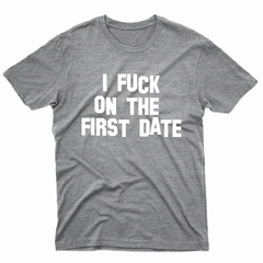 Remera Unisex Manga Corta I FUCK ON THE FIRST DATE 01 en internet