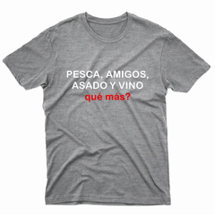 Remera Unisex Manga Corta PESCA AMIGOS ASADO VINO 01 en internet