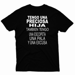 Remera Unisex Manga Corta TENGO UNA PRECIOSA HIJA 01