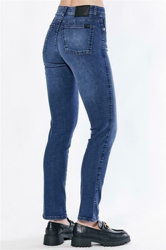 JEANS AZUL ULTRA GASTADA en internet