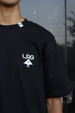 CAMISETA LRG LOGO PLUS TEE