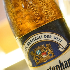 Cerveja Alemã Weihenstephaner Hefeweissbier - Garrafa 500ml - Newness Atacado
