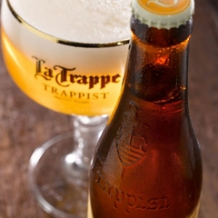 Kit Cerveja La Trappe Importada Holanda Garrafa 330ml e Taça